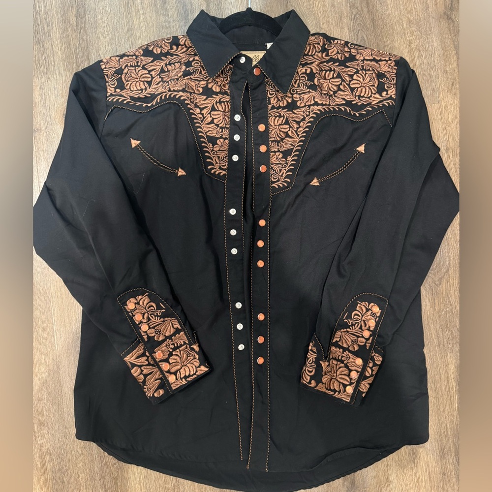 Men’s Embroidered dress shirt